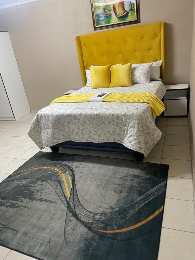 Super Classic Guest House Pretoria Bagian luar foto