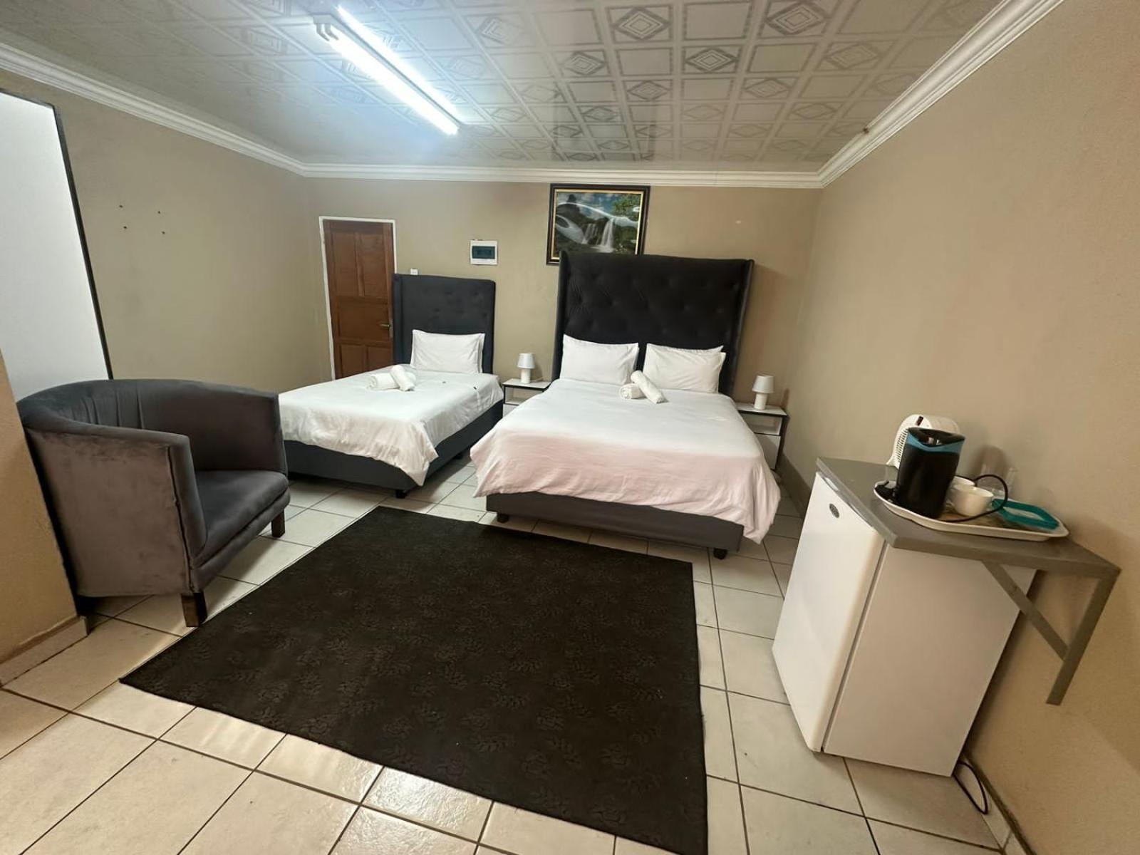 Super Classic Guest House Pretoria Bagian luar foto