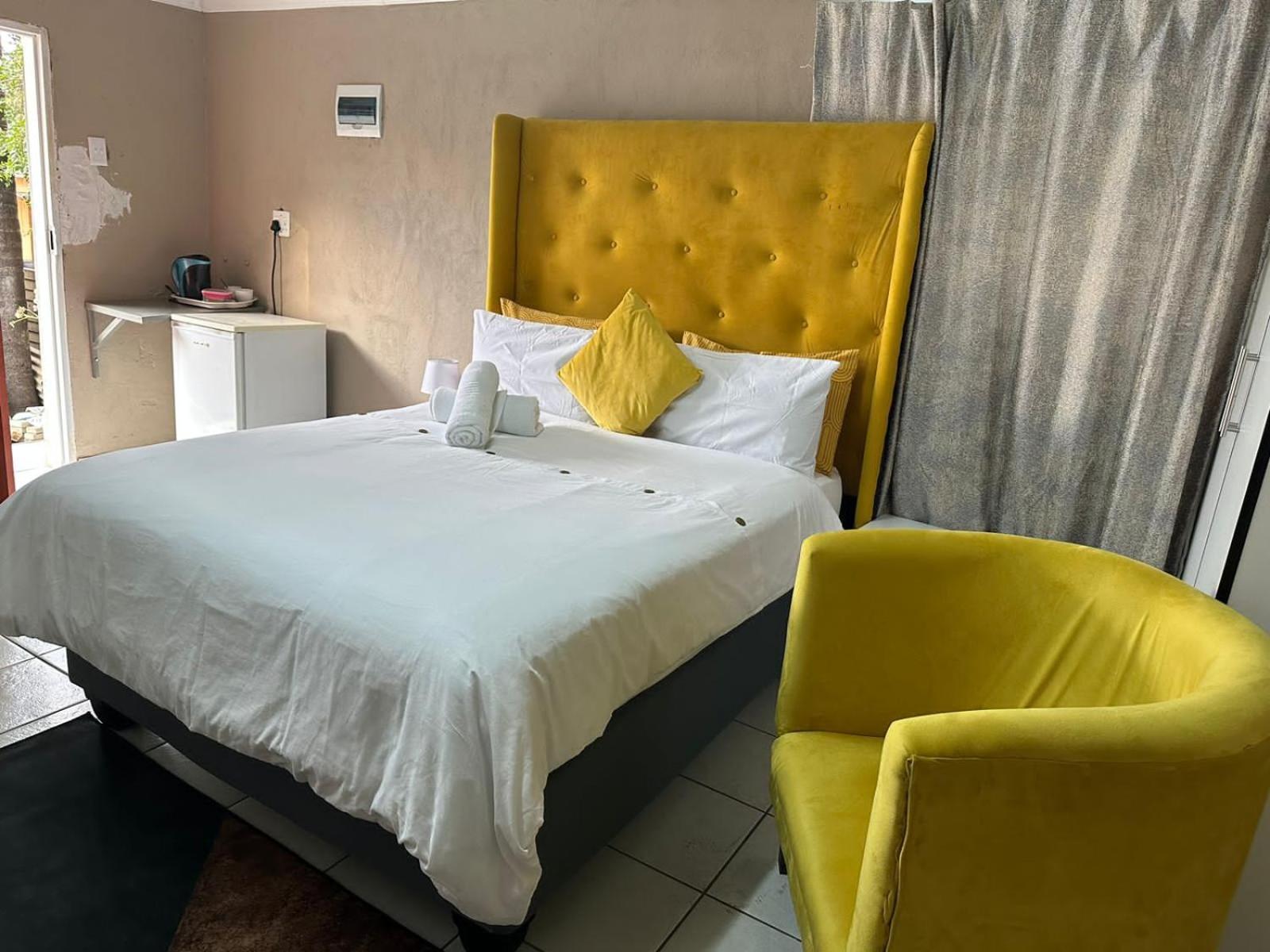 Super Classic Guest House Pretoria Bagian luar foto